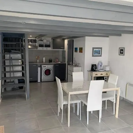 L D Ange 2 Idealement Situe 47m2 Entre Le Port Et Le Village *