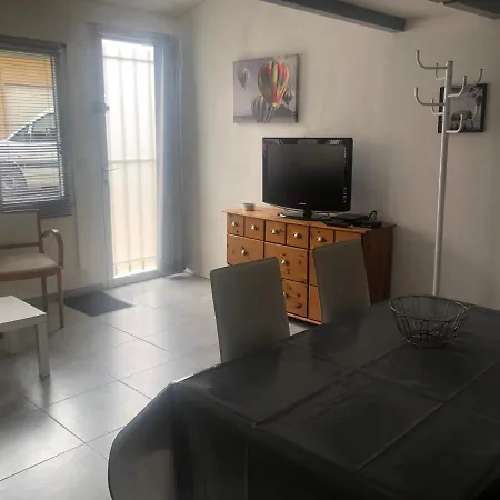 L D Ange 2 Idealement Situe 47m2 Entre Le Port Et Le Village Daire Gruissan