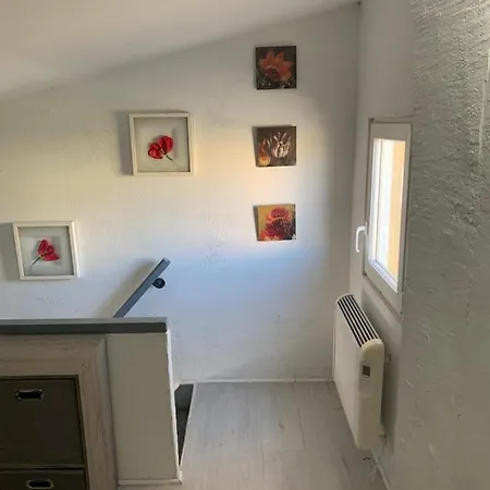 L D Ange 2 Idealement Situe 47m2 Entre Le Port Et Le Village Gruissan