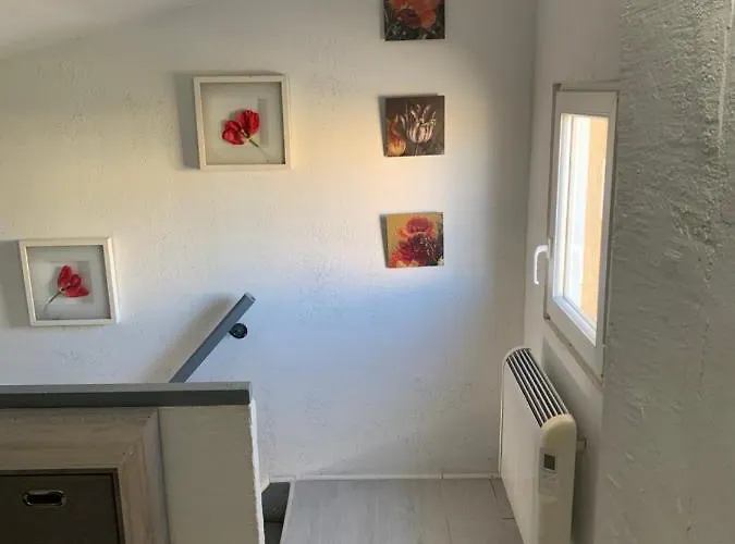 L D Ange 2 Idealement Situe 47m2 Entre Le Port Et Le Village Gruissan
