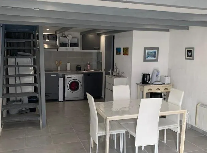 L D Ange 2 Idealement Situe 47m2 Entre Le Port Et Le Village *