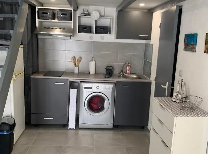 Διαμέρισμα L D Ange 2 Idealement Situe 47m2 Entre Le Port Et Le Village